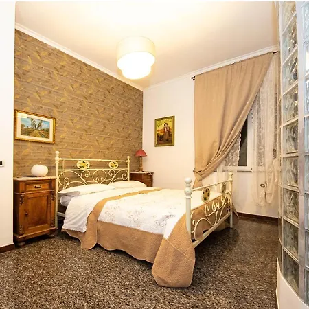 Next Stop 28 Bed & Breakfast 3*
