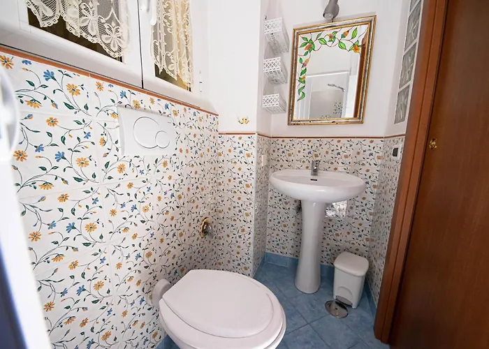 Next Stop 28 לינה וארוחת בוקר טיבולי