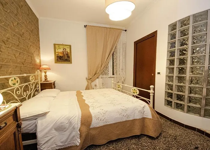 Next Stop 28 לינה וארוחת בוקר 3*