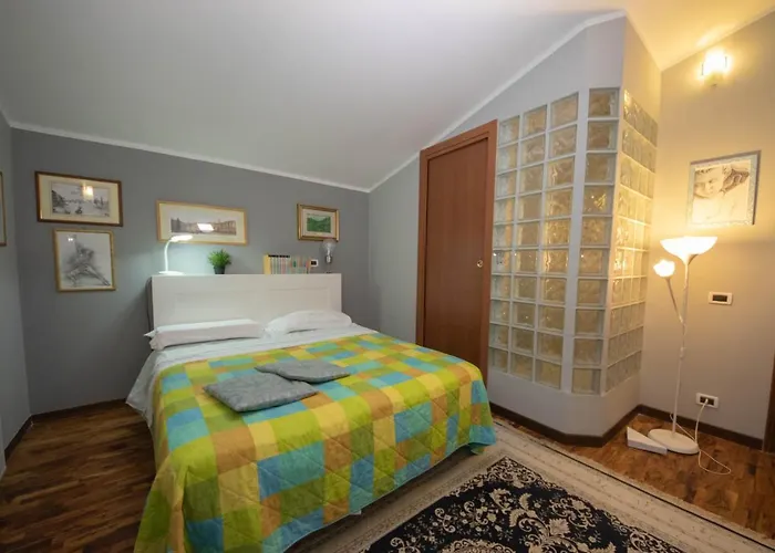 Next Stop 28 לינה וארוחת בוקר טיבולי