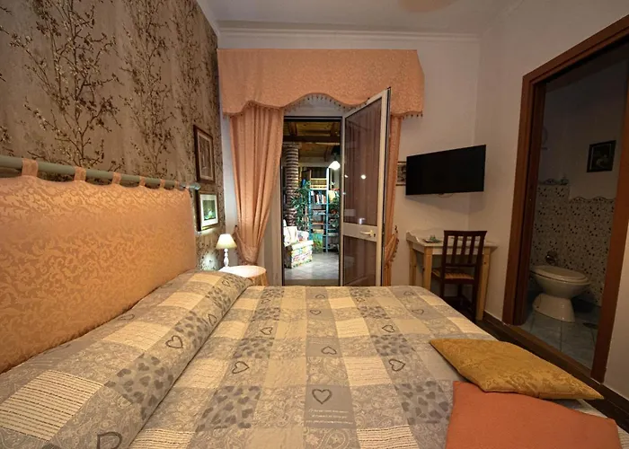 Next Stop 28 לינה וארוחת בוקר